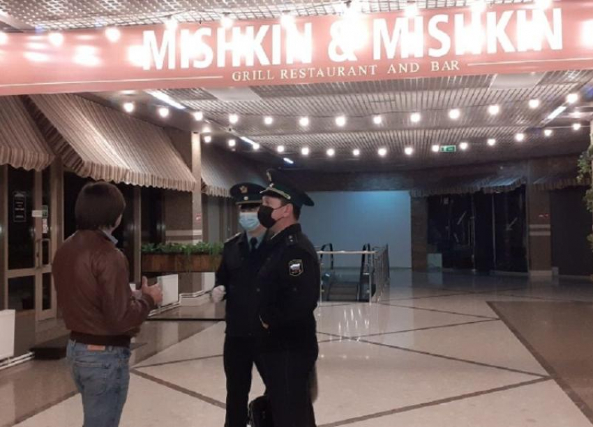Продолжают нарушать: в Краснодаре закрыли ресторан и бар за нарушение требований
