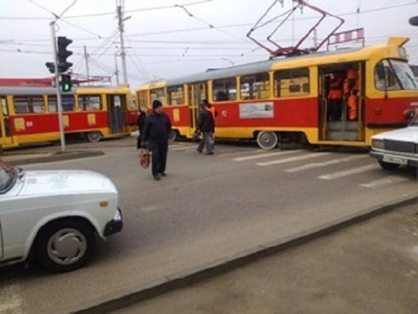 В Краснодаре трамвай сошел с рельсов