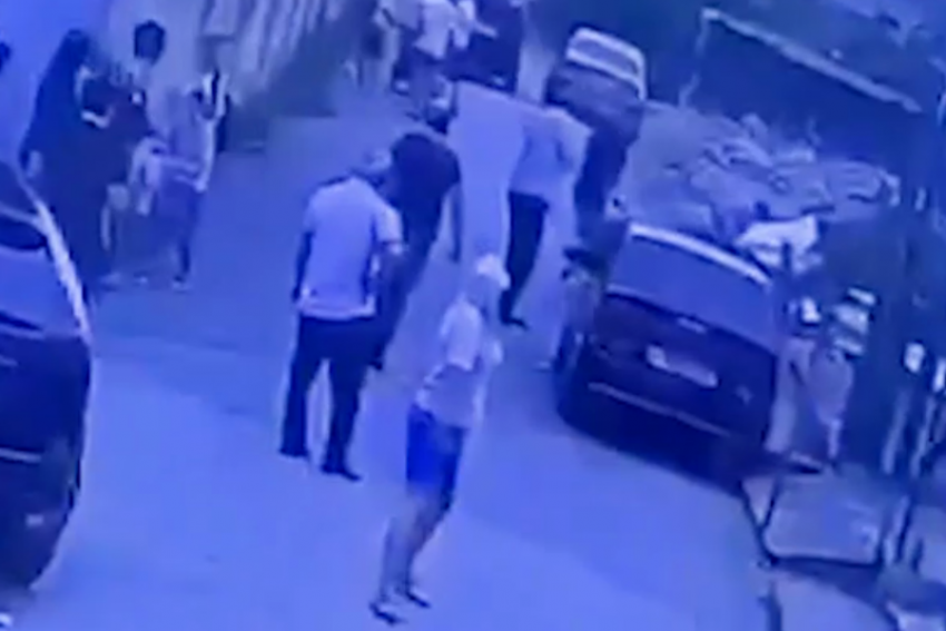 Baza опубликовала видеозапись момента расстрела приставов в Адлере