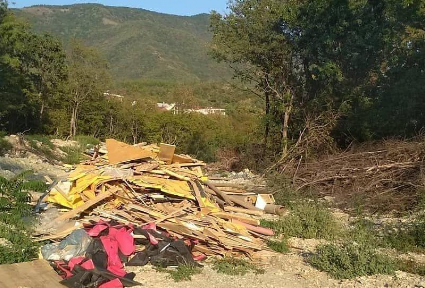 После шоу «Золото Геленджика» в городе остались горы мусора