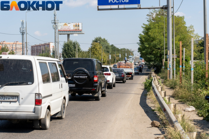 Многокилометровые пробки: краснодарцы спешат спрятаться от жары у моря