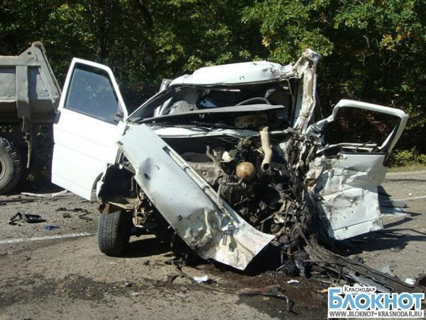 В Краснодарском крае при столкновении трех машин погиб мужчина