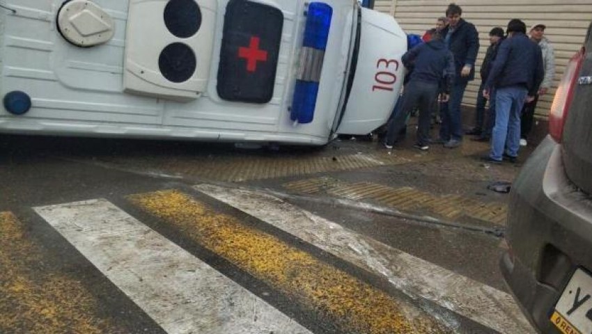 Два ребенка и пятеро взрослых пострадали в ДТП со «скорой» в Краснодаре 