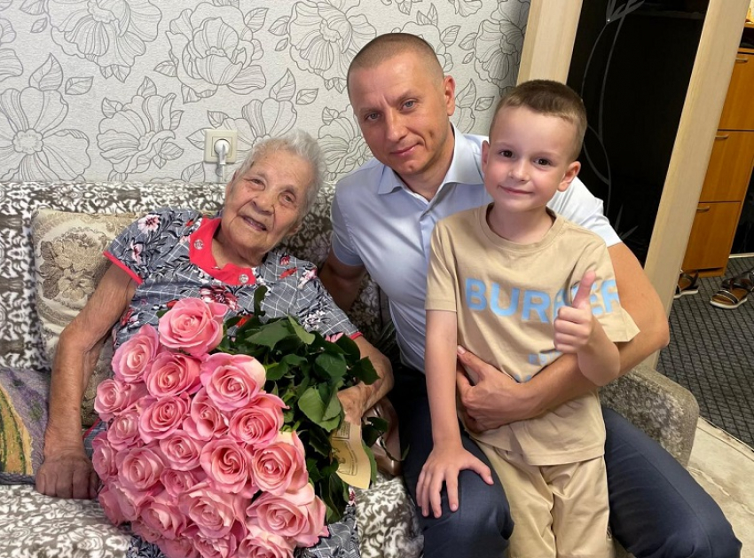 Краснодарский депутат поздравил со 102-м днём рождения ветерана Марию Губину