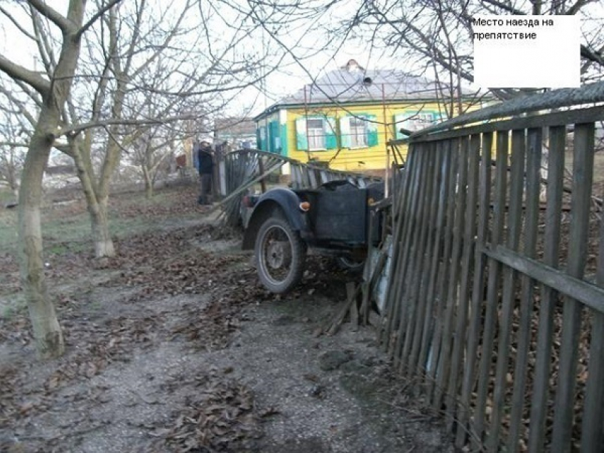 В Щербиновском районе мужчина на мотоцикле протаранил забор 