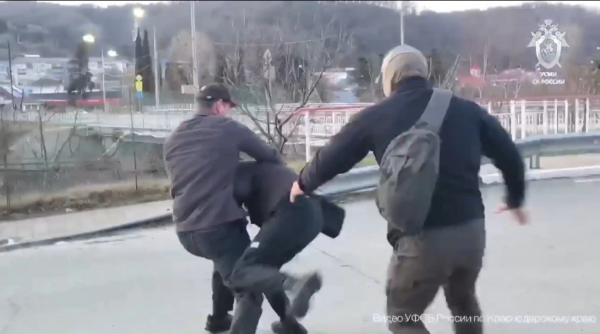 Два подростка чуть не взорвали административное здание в Туапсе