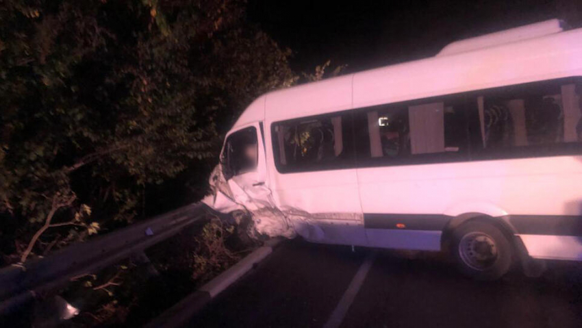В Сочи в ДТП с автобусом погибли два человека и пять пострадали