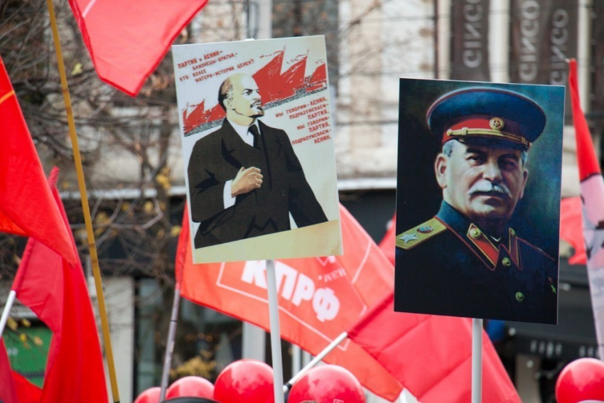 Ленин, Сталин и лозунги «Против власти олигархов!» – в Краснодаре прошел митинг 
