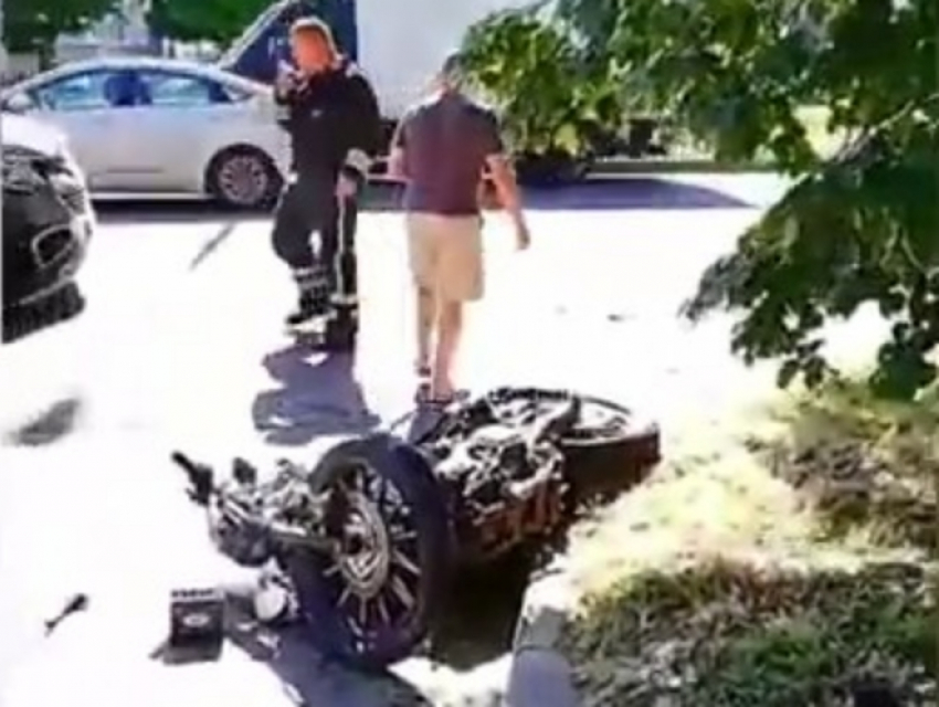 Женщина на машине сбила мотоциклиста в Краснодаре