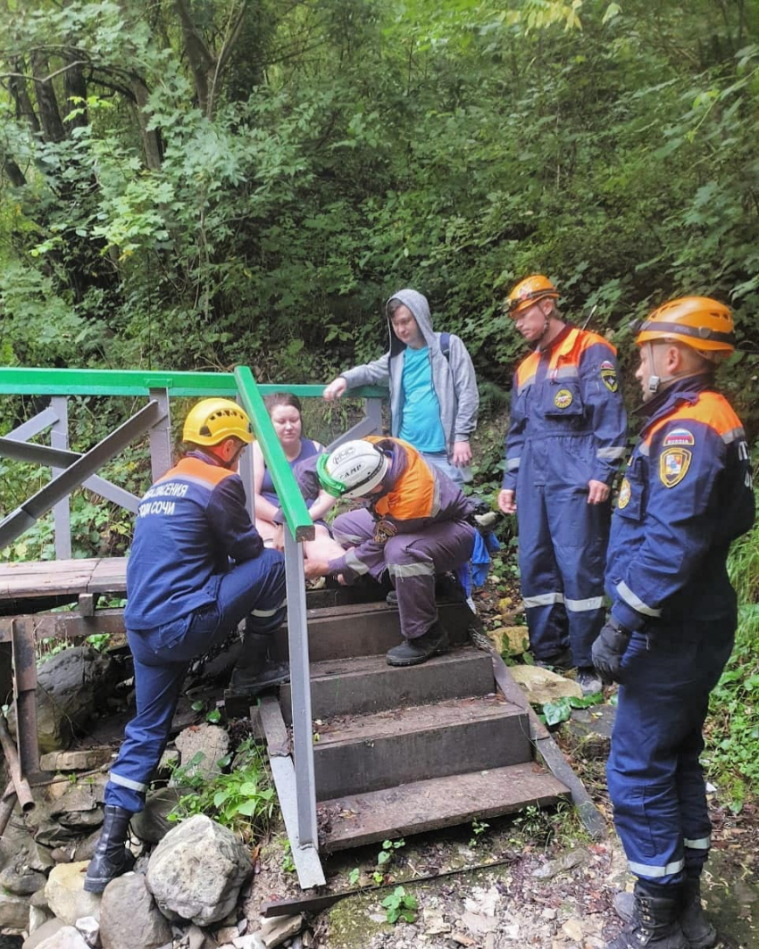 Туристка во время прогулки повредила ногу в Свирском ущелье в Сочи