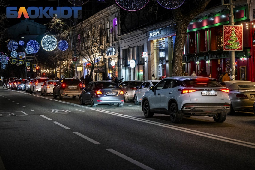 Предновогодние 9-балльные пробки сковали улицы Краснодара