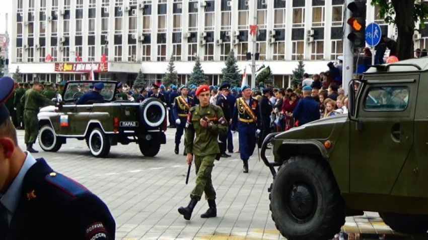  По Театральной площади в Краснодаре 9 Мая пройдут маршем 2,5 тысячи человек 