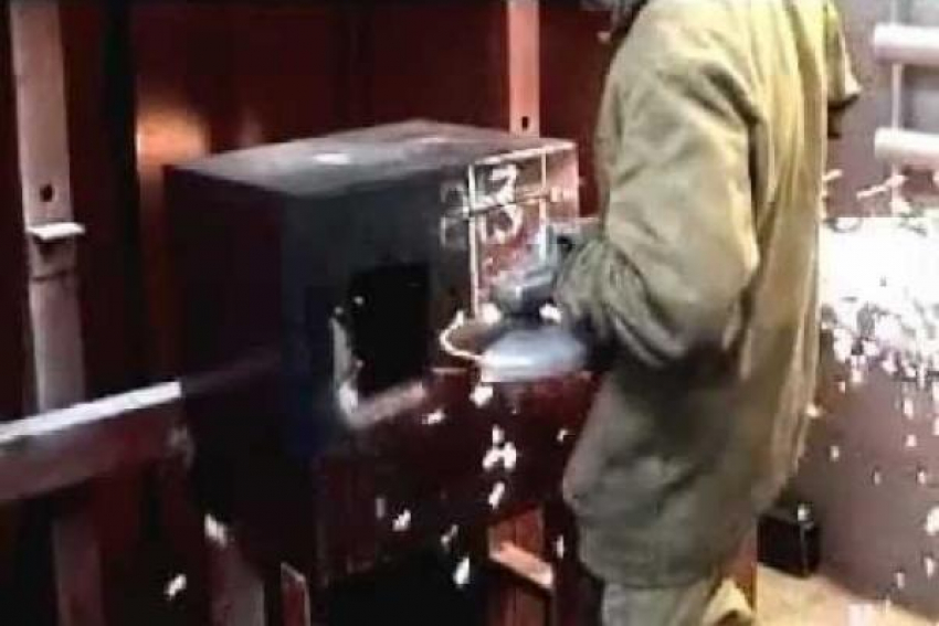 Грабитель из Краснодарского края пытался вскрыть болгаркой банкоматы в Москве