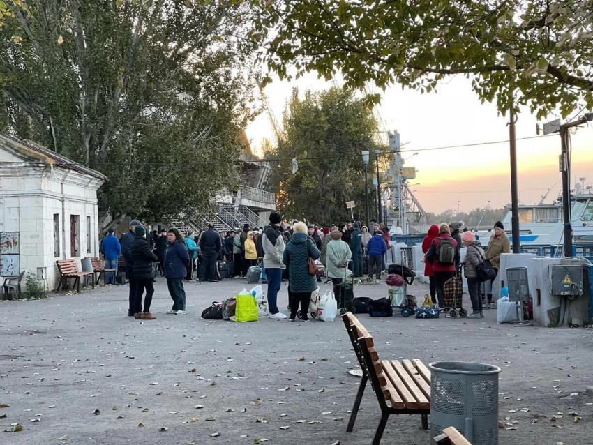 «Людей много, многие с семьями»: жителей Херсонской области отправили на теплоходе в Краснодарский край