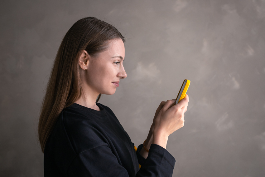 На новогодних каникулах зумеры чаще других смотрели видео, бумеры пользовались маркетплейсами, а миллениалы – нейросетями