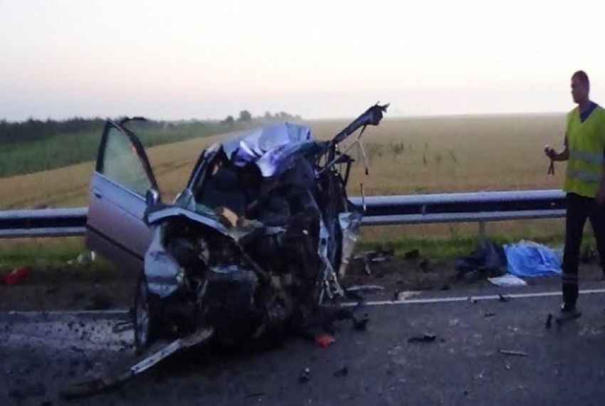 На Кубани погиб водитель «БМВ», который врезался в грузовик 