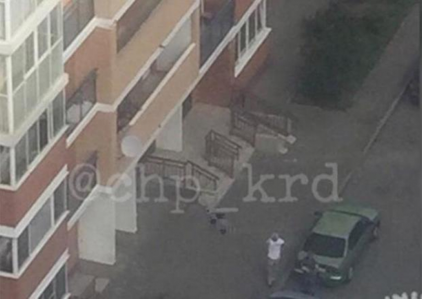Труп 14-летнего подростка обнаружили под окнами дома в Краснодаре
