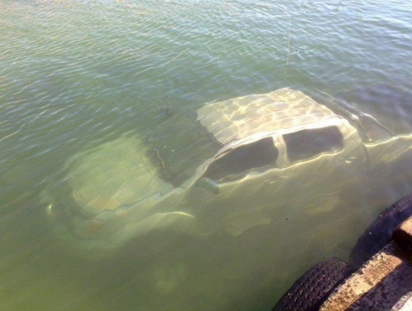 «Подводная езда» и «кувырки через крышу»: так «соревнуются» автомобилисты Кубани и Адыгеи