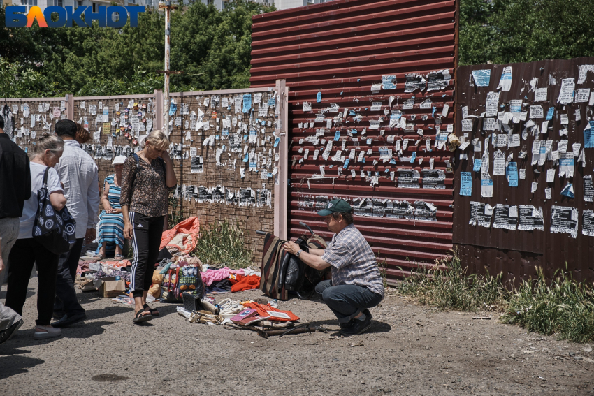Краснодарец зарабатывает на продаже мусора на блошином рынке тысячи рублей