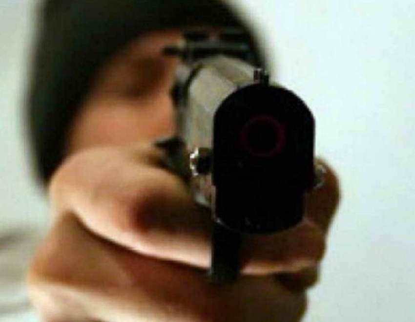 18-летний житель Адлера с пистолетом ограбил магазин