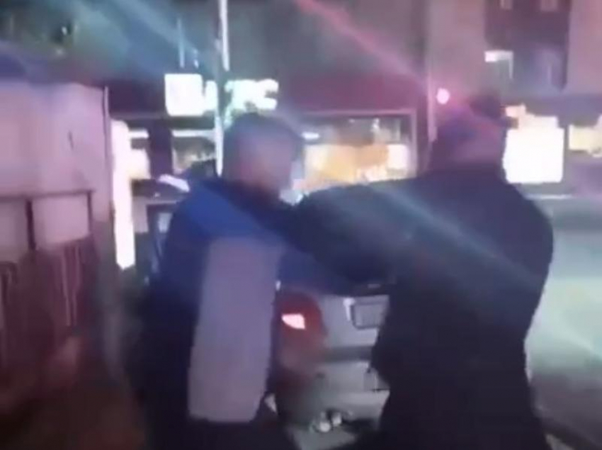 Краснодарцы устраивают драки за парковочные места