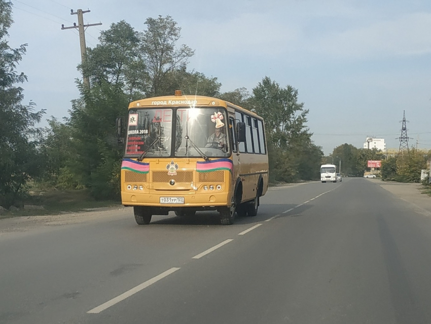 Активисты выяснили, что «кладбищу» школьных автобусов в Краснодаре уже год