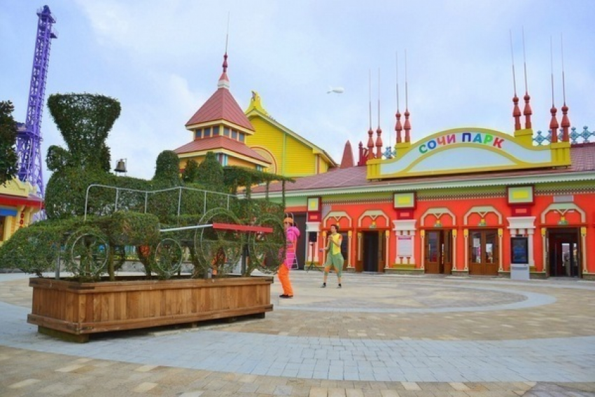 Новогодний «Сочи Парк» украсит два километра гирлянд и 600 елок