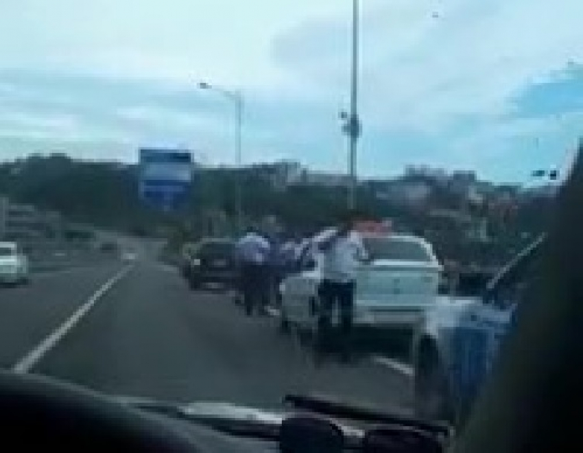 СМИ: Похищение таксиста и пассажира предотвратили в Сочи