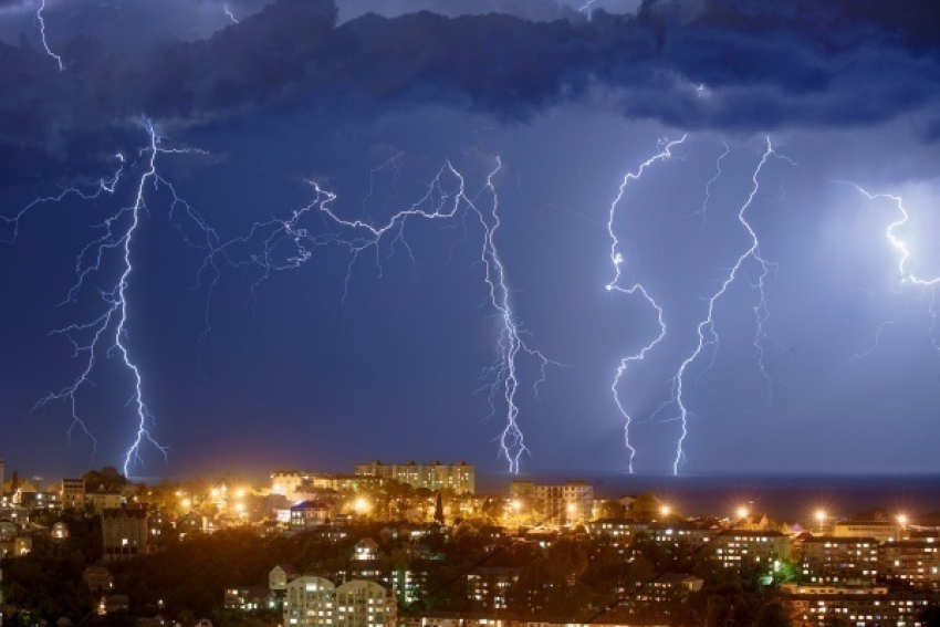 До конца суток в Краснодаре сохраняется штормовое предупреждение