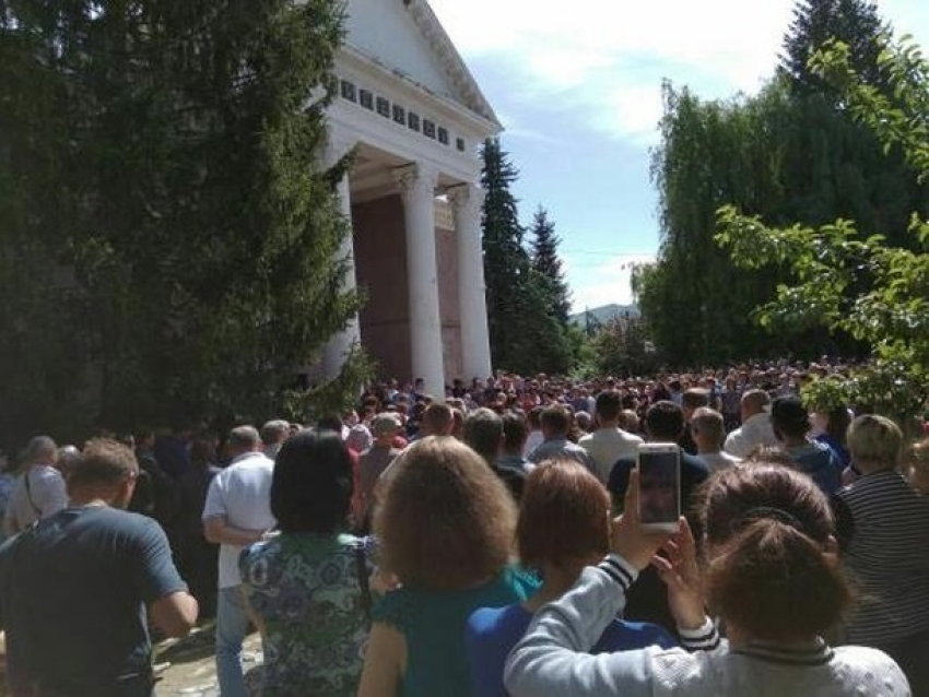 Добиваться справедливости в деле об убийстве матери 5-х детей в Псебае будет весь поселок