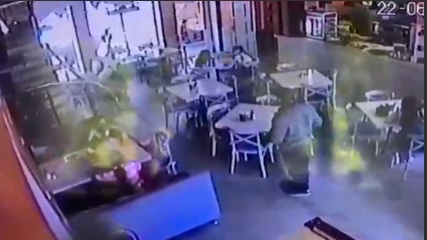 Застреленный в кафе Апшеронска парень мог вымогать деньги у сына своего убийцы