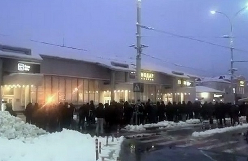 Сообщение о минировании здания аэровокзала в Краснодаре не подтвердилось