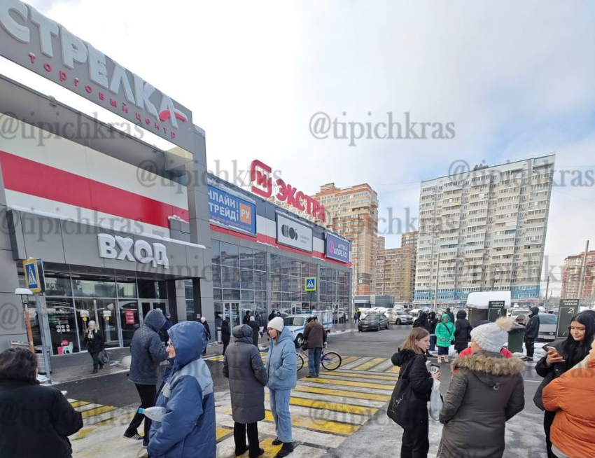 Краснодарцы сообщают об эвакуации ТЦ «Стрелка» на Московской