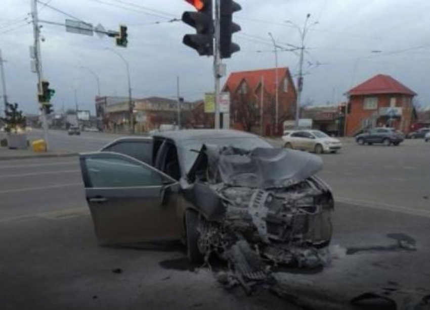 В Краснодаре разбился насмерть на Toyota Camry молодой водитель