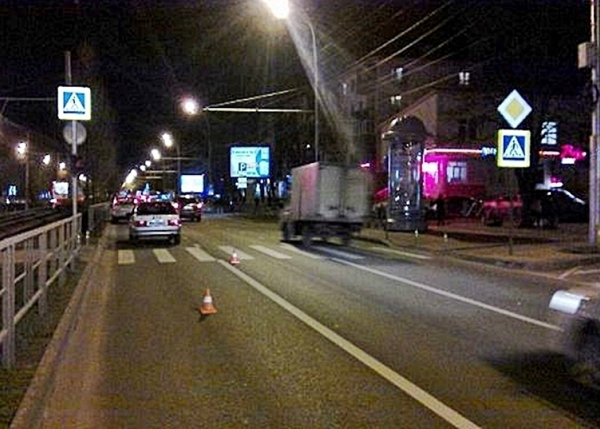 Автоледи на иномарке сбила двух детей на переходе в Краснодаре