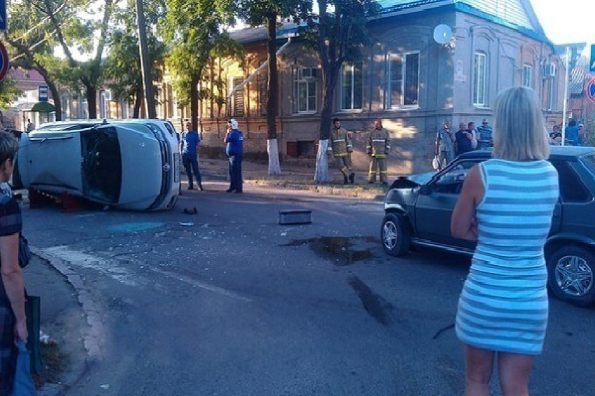  В Ейске «девятка» перевернула внедорожник, в котором ехал маленький ребенок