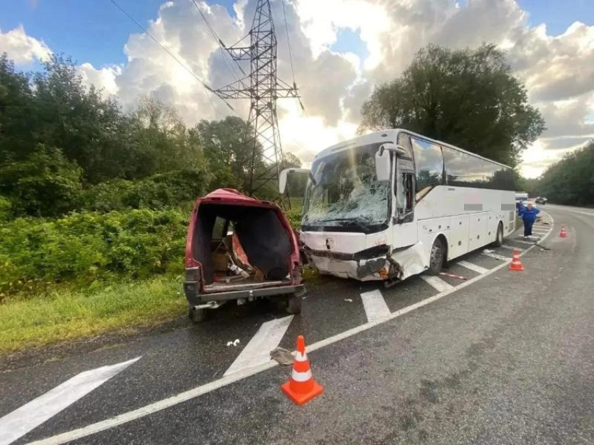 Авто выкинуло на встречку на трассе М-4 «Дон» под Геленджиком: погибли двое
