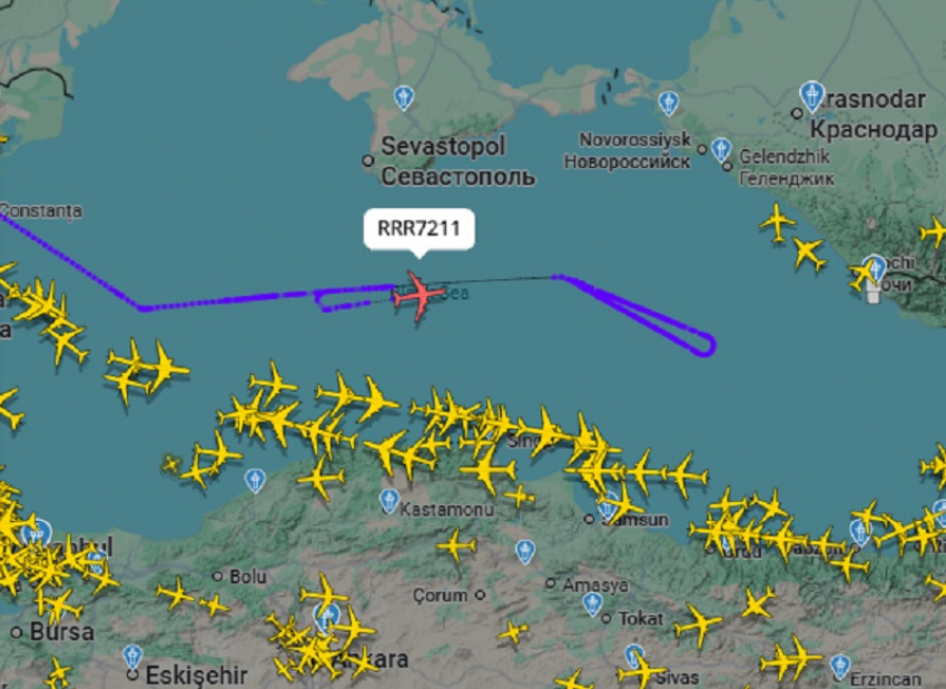 Большой британский самолёт ведёт разведку в Чёрном море