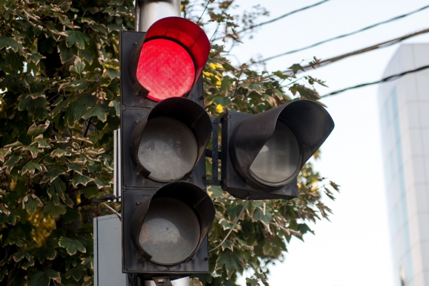 Светофоры на перекрестке в Центральном округе Краснодара отключат