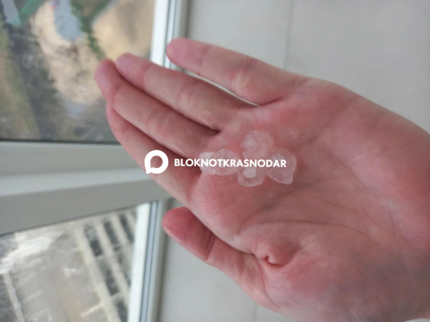Не успели выдохнуть: на Краснодар снова обрушились ливень и град