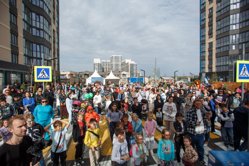 Счастливые новоселы получили ключи от квартир в микрорайоне Любимово