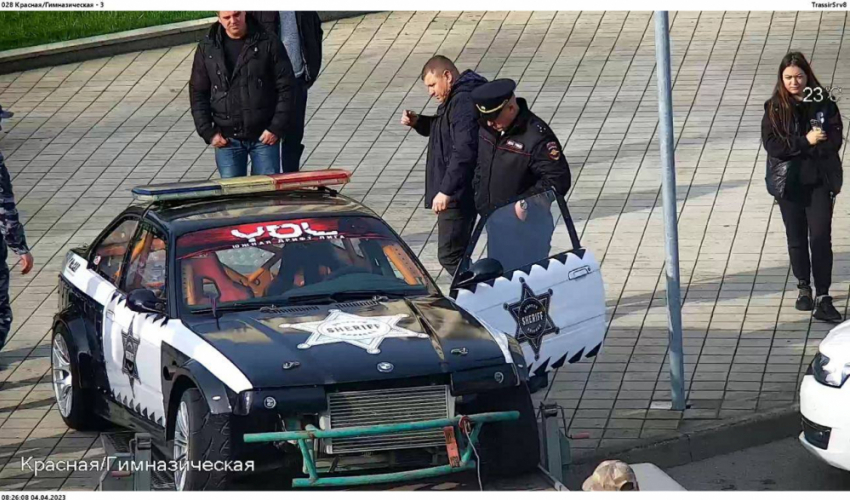 В Краснодаре задержан бросивший «иностранное» авто у здания краевой администрации мужчина