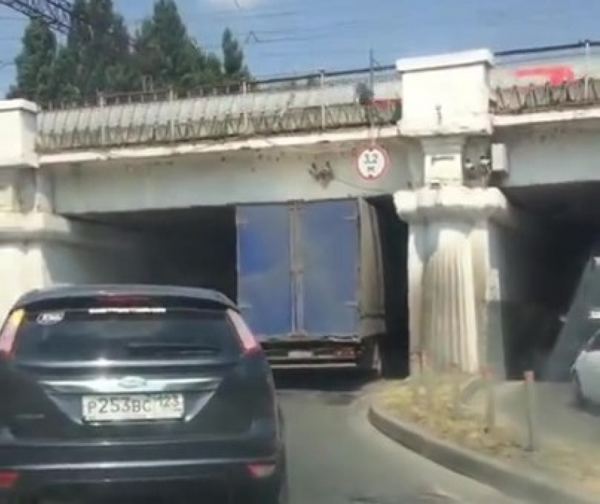 Краснодарский «мост глупости» поймал новую жертву