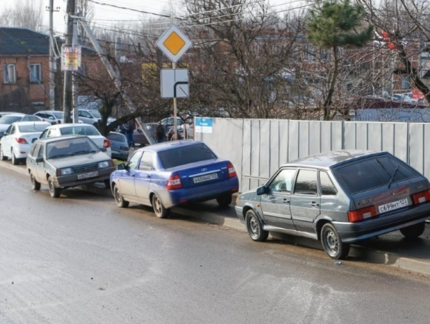 «Фестиваль шаурмы и кофе в стаканчиках»: помощник главы Краснодара рассказал об авторынке