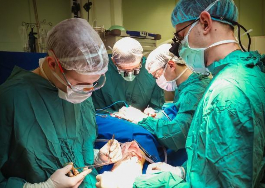 В Краснодаре хирурги трансплантатом из тканей руки восстановили женщине глотку 