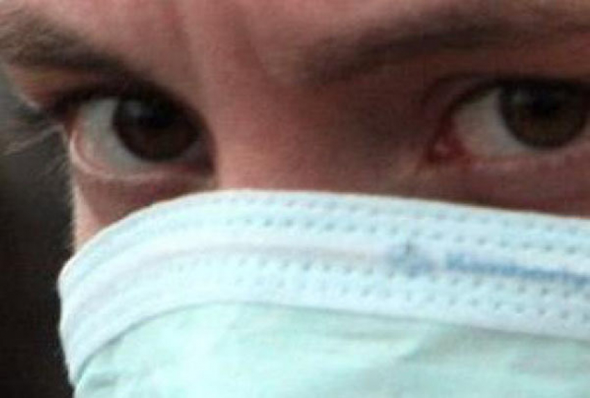 В Краснодаре задержали подозрительного мужчину с медицинской маской на лице