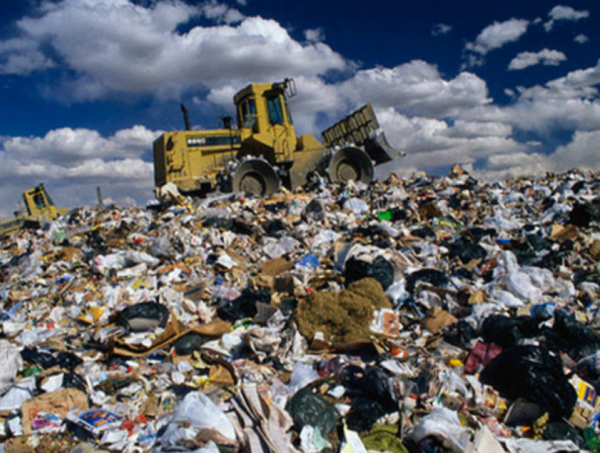 В Сочи принялись разбирать тонны мусора, копившиеся годами