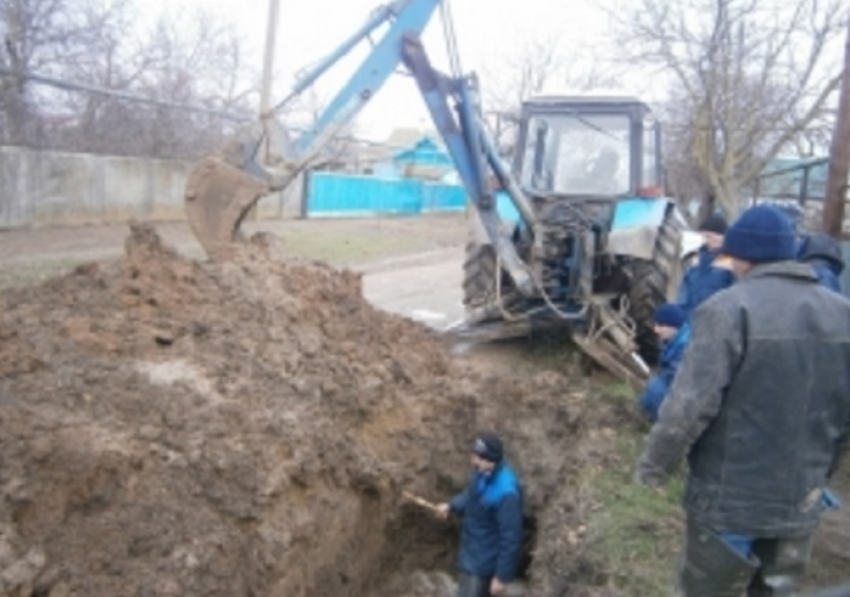 В Темрюкском районе устранили прорыв трубы и вернули воду