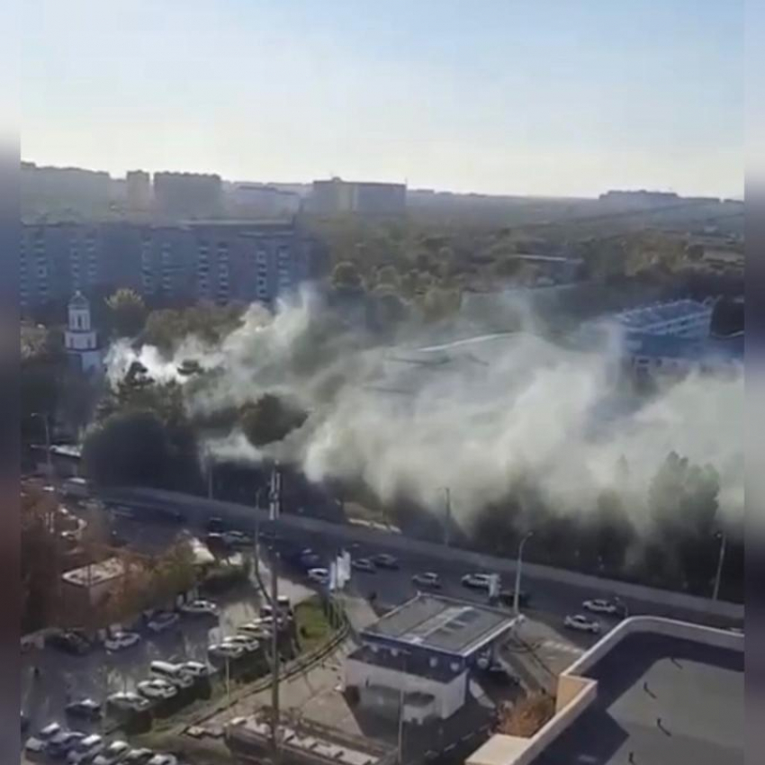  Стрельбу и густой дым у лётного училища Краснодара сняли на видео