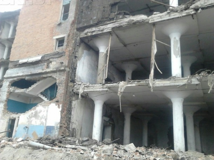 В Краснодаре после гибели двух человек при обрушении здания «пропал» директор фирмы 